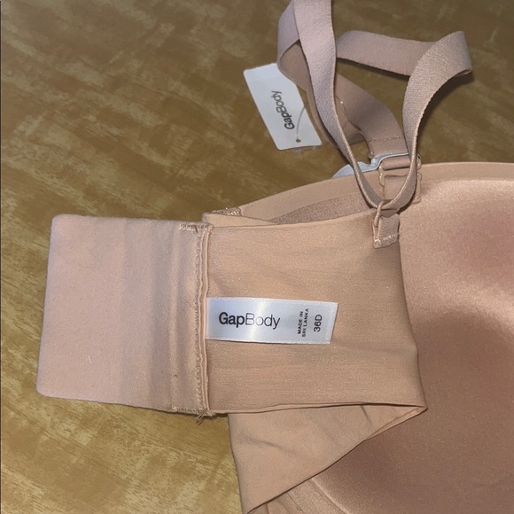 GapBody Tshirt multi wear strapped Tan Underwire Bra NWT 36D - Picture 8 of 11